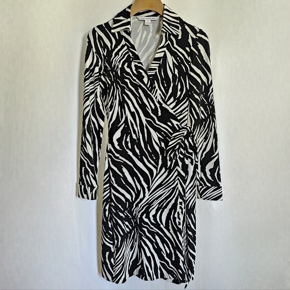 Diane Von Furstenberg Black & White Long Sleeve Animal Print Midi Wrap Dress - Picture 4 of 16